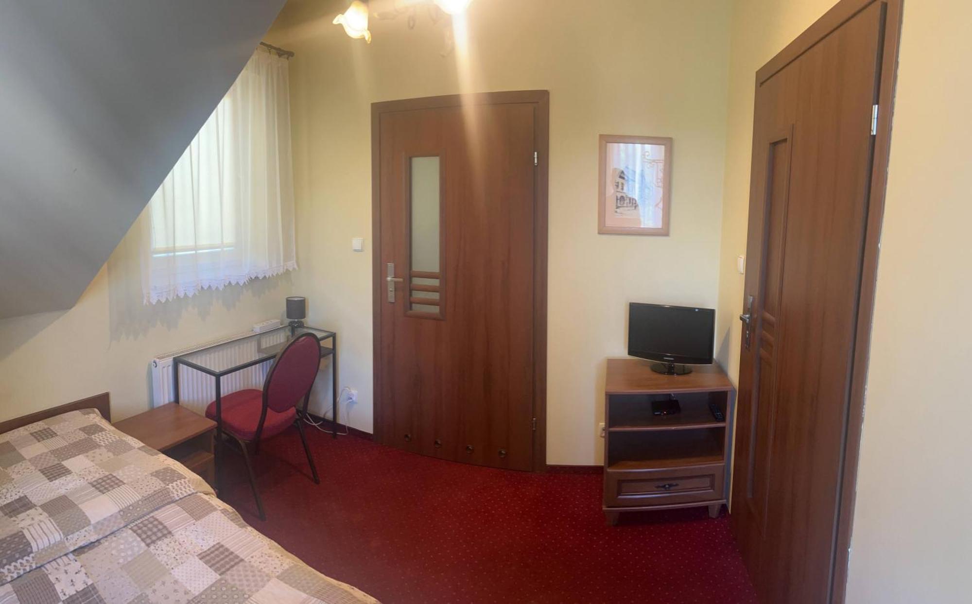Zajazd Skorpion B&B Освиенцим Екстериор снимка